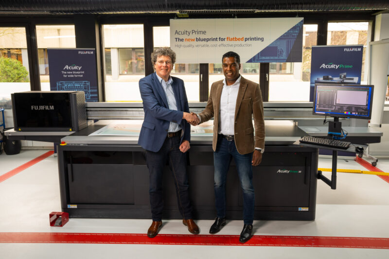 L to R - Jaap van Duren, General Manager, Fujifilm Netherlands and Marco Kedde, Co-Ownder, Nautasign_1000w L to R - Jaap van Duren, General Manager, Fujifilm Netherlands and Marco Kedde, Co-Ownder, Nautasign_1000w