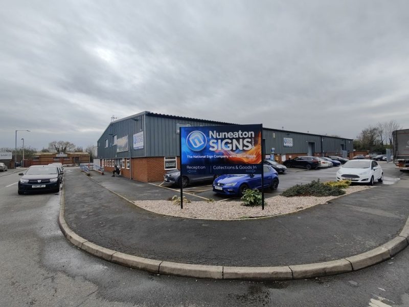 NuneatonSigns_exterior