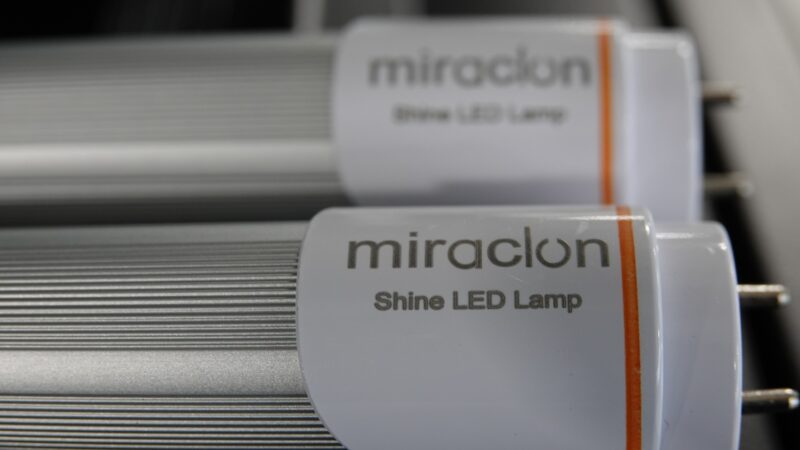 Miraclon_Shine_LED_Lamps_Close_up_2_lamps