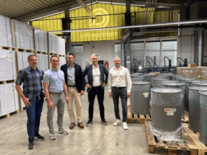 (From left to right): Holger Wägner, Deputy Divisional Management Offset Printing, Onlineprinters, Stefan Hagen, Divisional Management Offset Printing, Onlineprinters, Michael Gebhardt, Sales Representative Packaging Solutions, Sun Chemical, James Buchanan, Product Director Sheetfed Systems, Sun Chemical and Ralf Schraud, Director of Operations, Onlineprinters (From left to right): Holger Wägner, Deputy Divisional Management Offset Printing, Onlineprinters, Stefan Hagen, Divisional Management Offset Printing, Onlineprinters, Michael Gebhardt, Sales Representative Packaging Solutions, Sun Chemical, James Buchanan, Product Director Sheetfed Systems, Sun Chemical and Ralf Schraud, Director of Operations, Onlineprinters